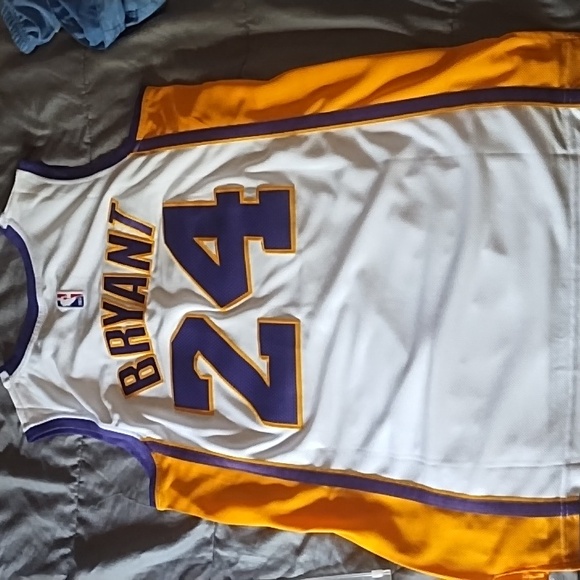 Kobe Bryant veteran number 24 Lakers jersey size medium - Picture 3 of 3